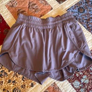 Lululemon Tracker Short LR *Lined 4" Size 6 Purple Violet Gray Ash